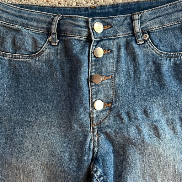 H&M DIVIDED HIGH RISE BUTTON SIZE 10 MEDIUM BLUE JEANS - Picture 2 of 5